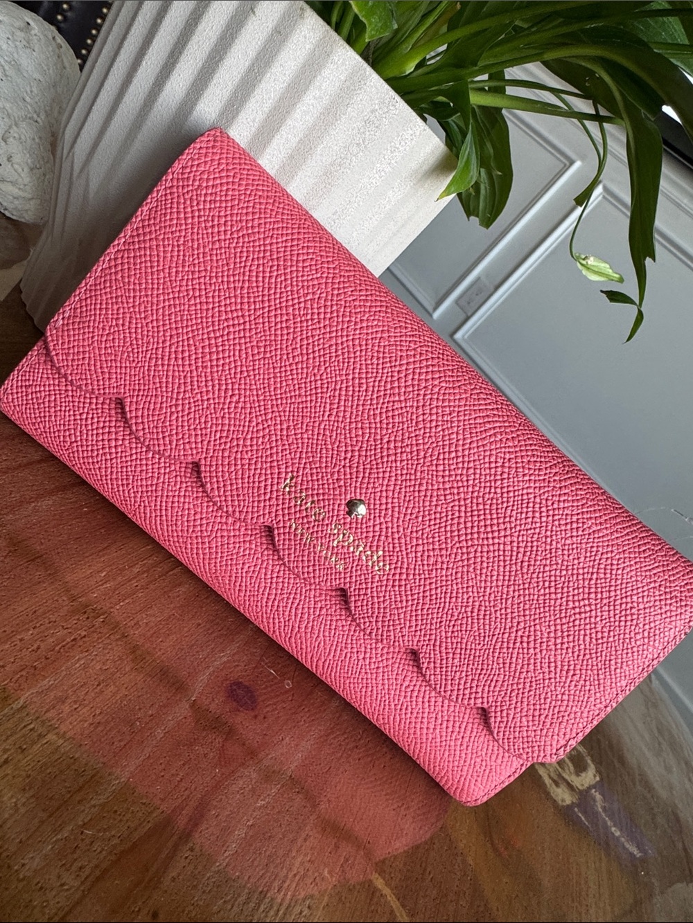 kate spade Pink Scallop-Trim Leather Continental Wallet and phone case
